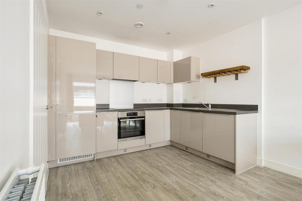 Apartment in London - View 4
