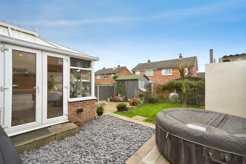 Raywood Close, Yeadon, Leeds photo 2