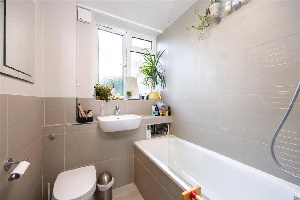 Apartment in London - View 5
