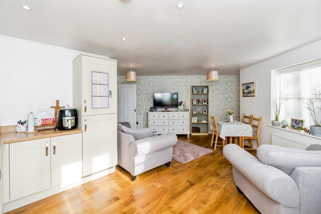 Apartment in Romsey, Wisteria Gate - View 3