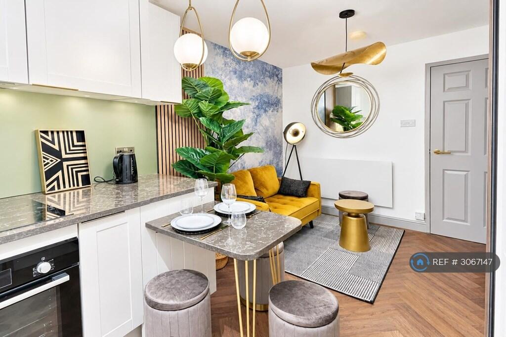 Apartment in London, Higham Hill, Walthamstow - View 3