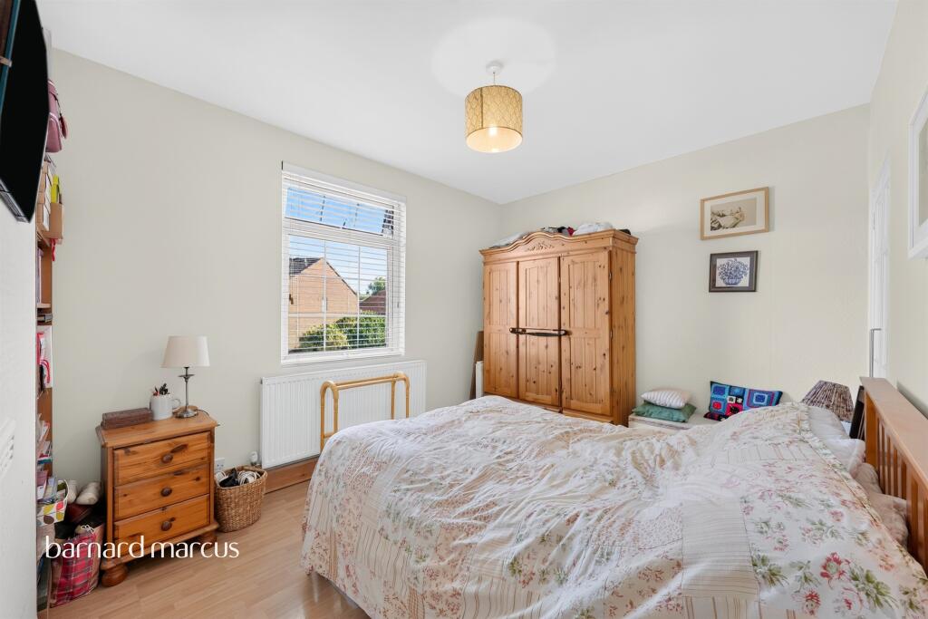 House in Kingston upon Thames - More