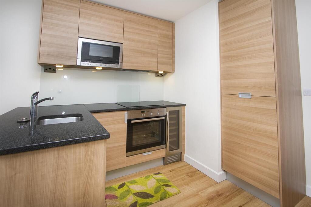 Apartment in London, Grahame Park, Colindale - View 3