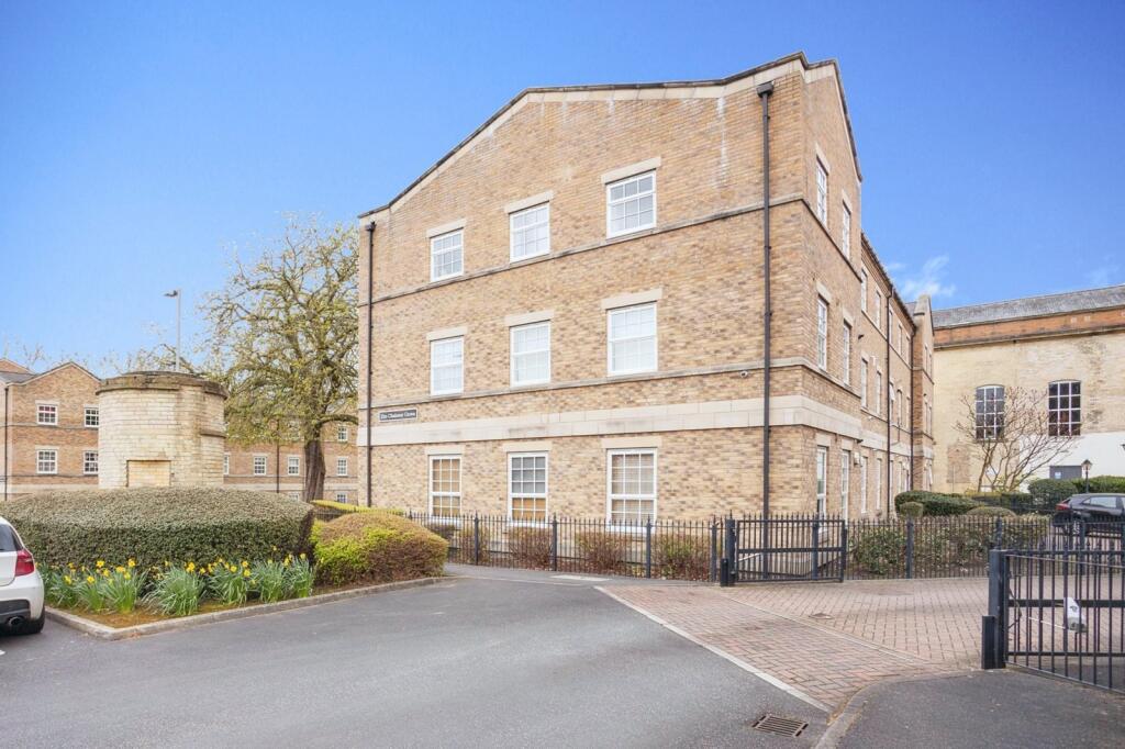 2-bed flat on Chaloner Grove, Wakefield, West Yorkshire, WF1, £125,000