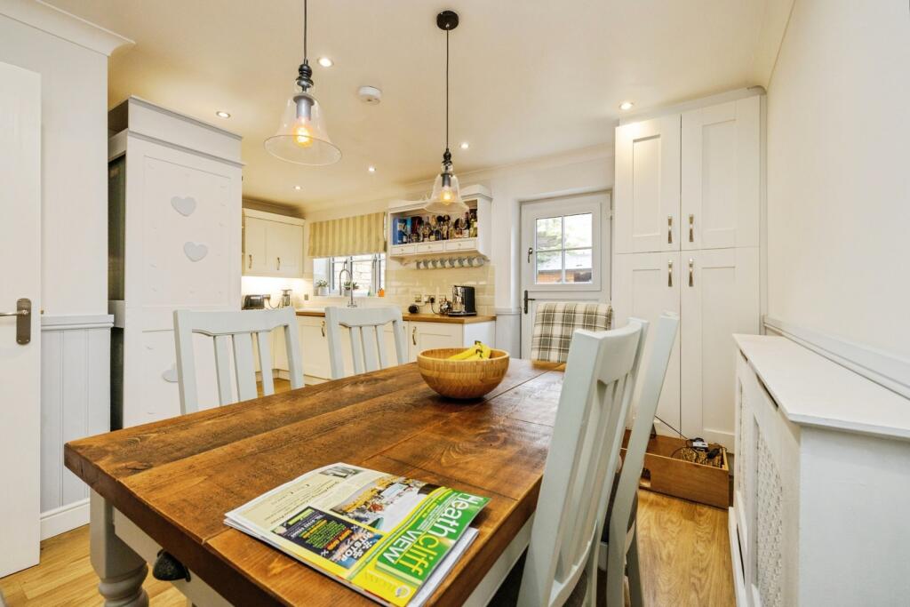 House in North Kesteven, Navenby - More