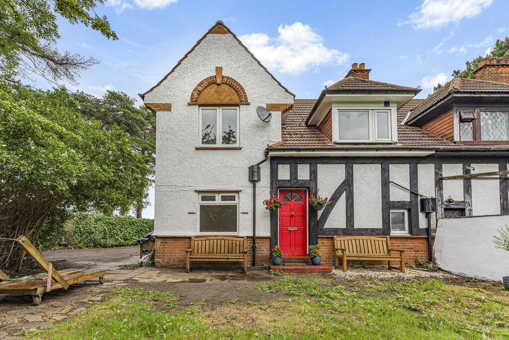 Main image of property: The Cottage, Lower Marsh Lane