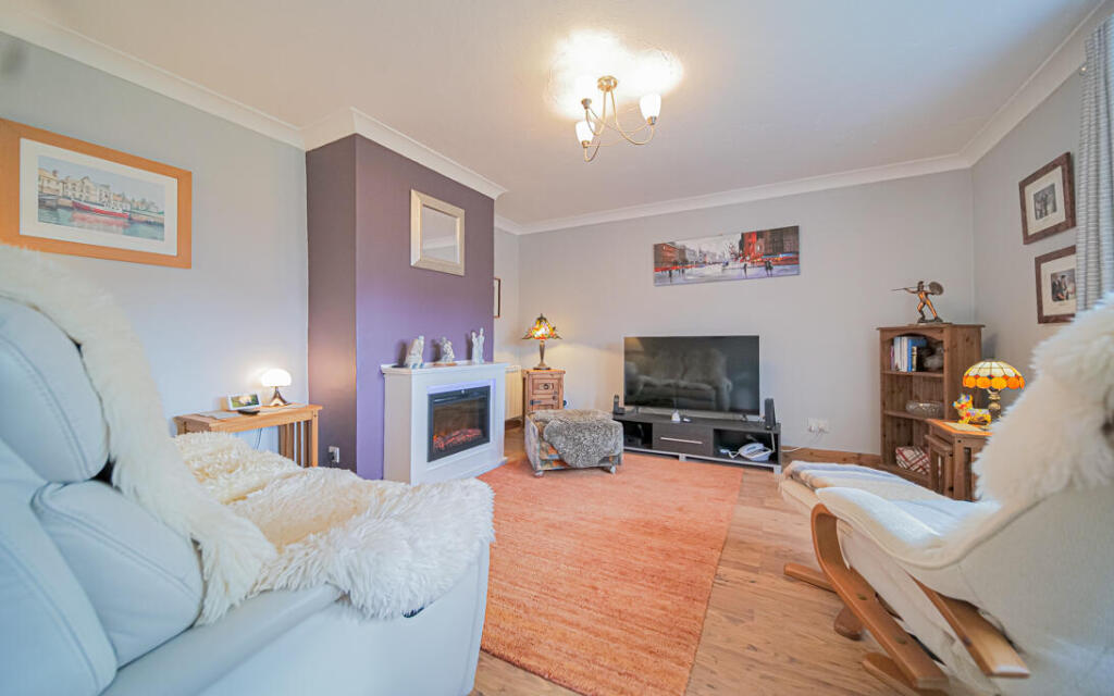 Arden Close, Melksham photo 4