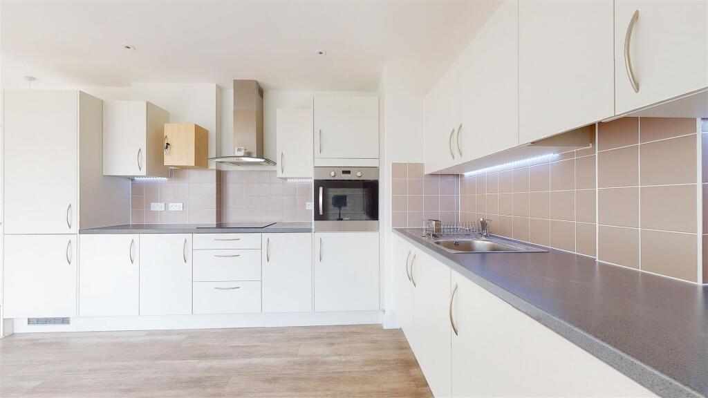 Egerton Drive, Isleworth photo 2