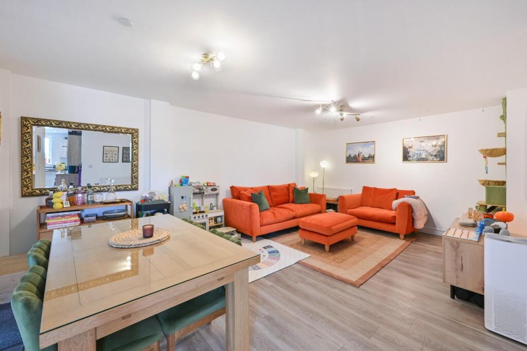 Apartment in Epsom and Ewell, Epsom - View 5