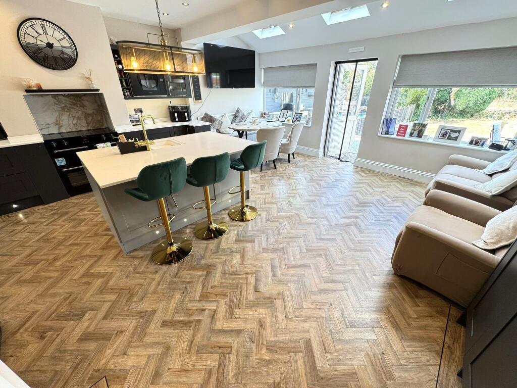 House in Walsall, West Midlands - More