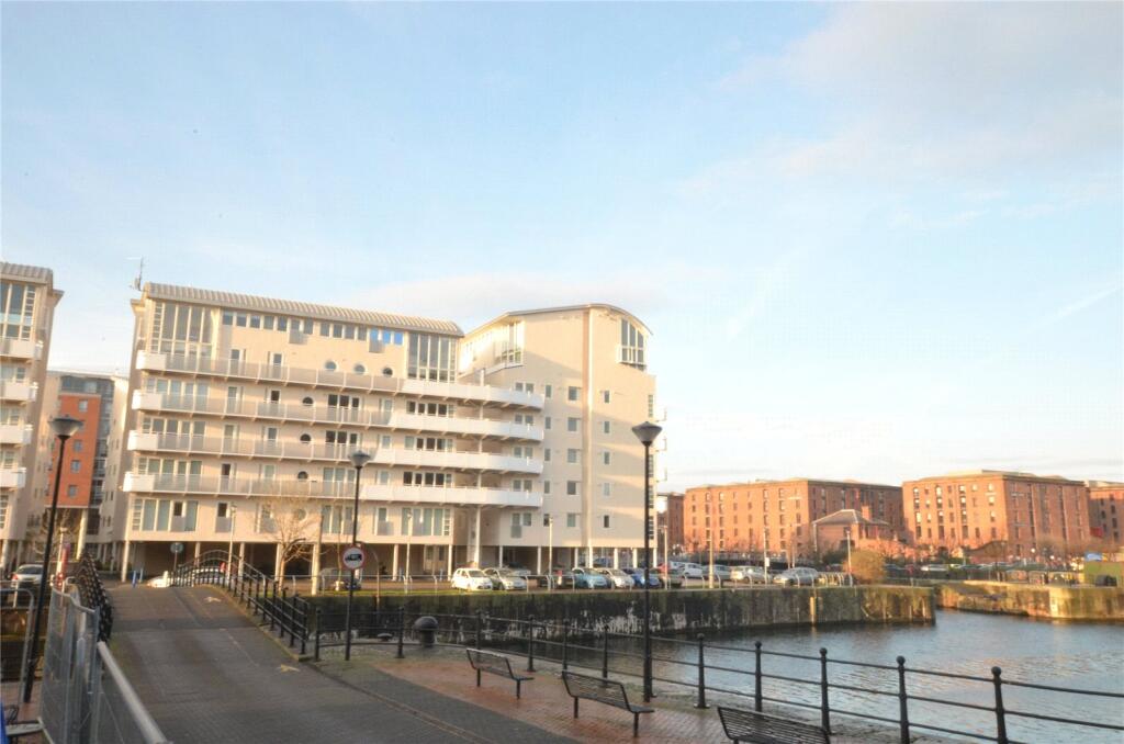 2-bed flat on Royal Quay, Liverpool, Merseyside, L3, £135,000