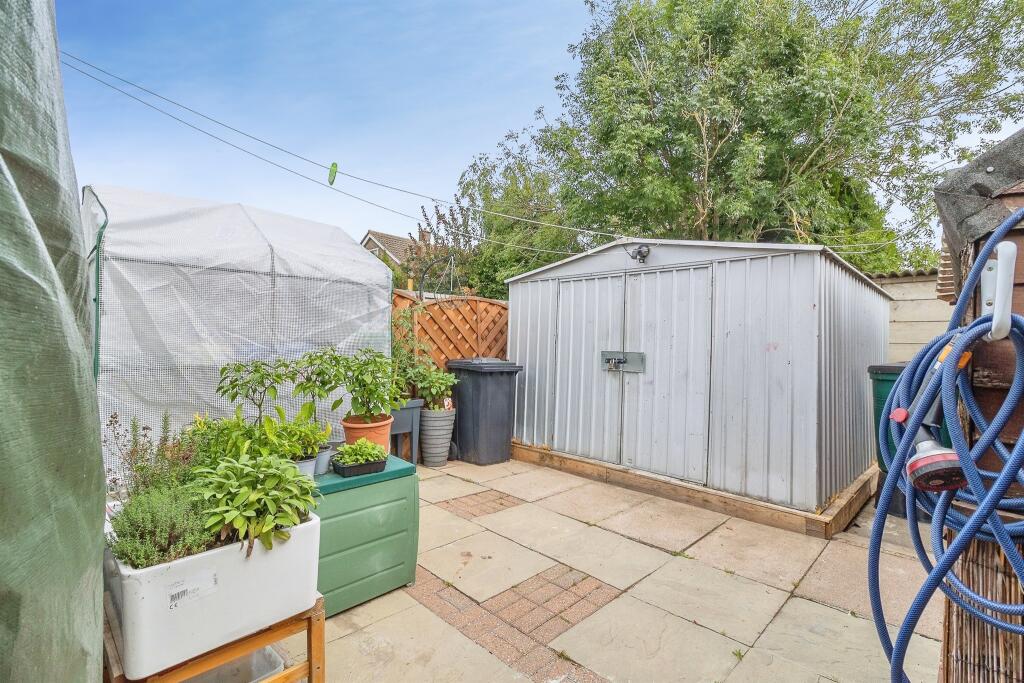 House in Houghton Regis, Central Bedfordshire - View 5