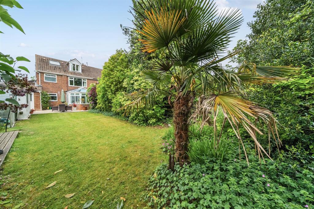 House in Berkshire, Wokingham Without - View 2