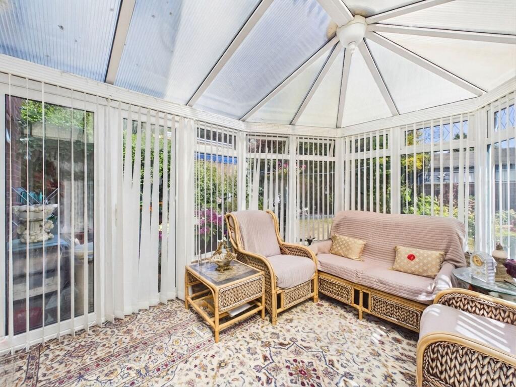 House in Gedling, Warren Hill, St. Albans - More