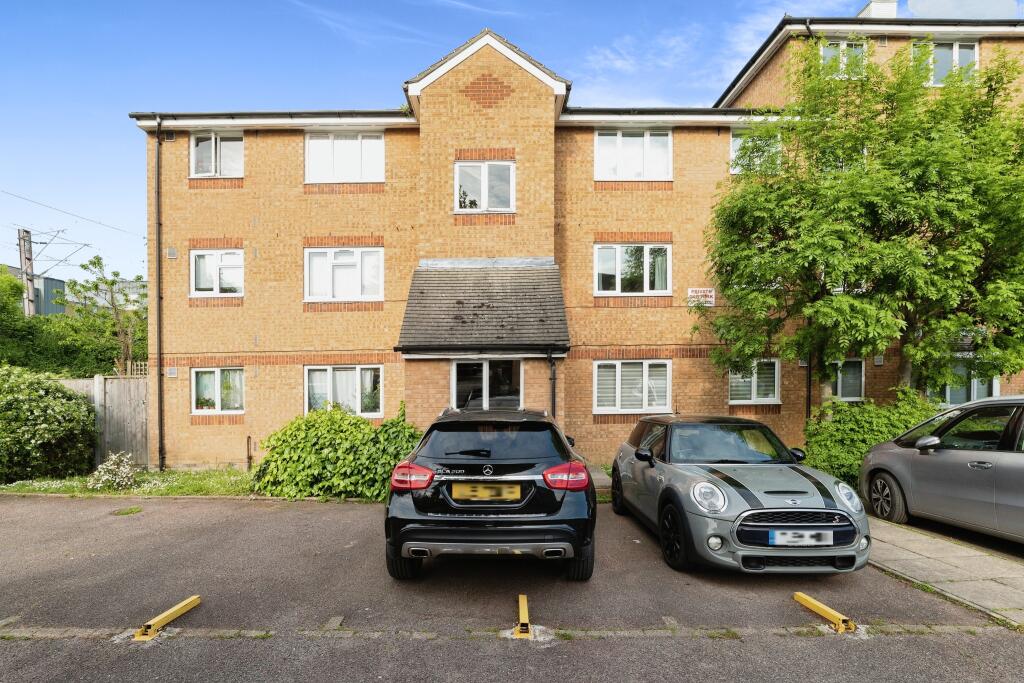 Main image of property: Greenacre Gardens, E17