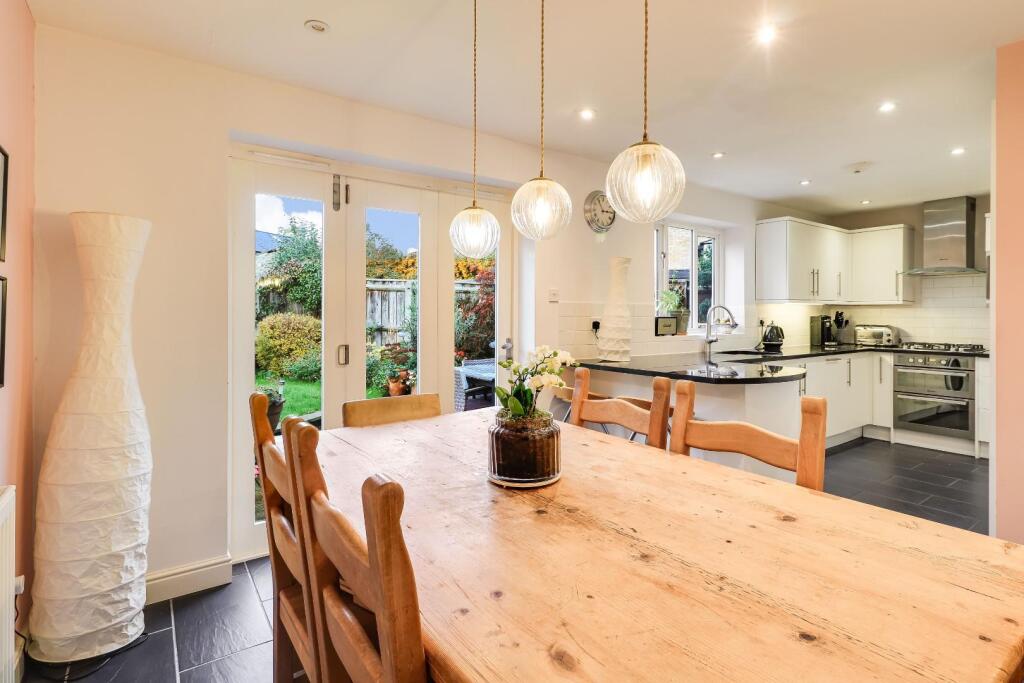 House in Cambridge, Petersfield - More