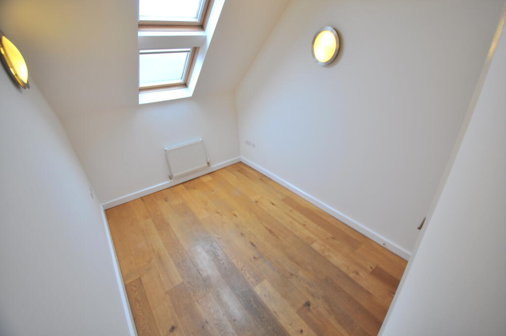 Apartment in Northampton - More