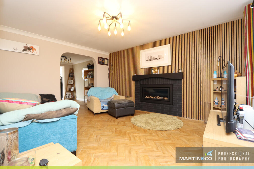 Barnard Way, Church Village photo 2