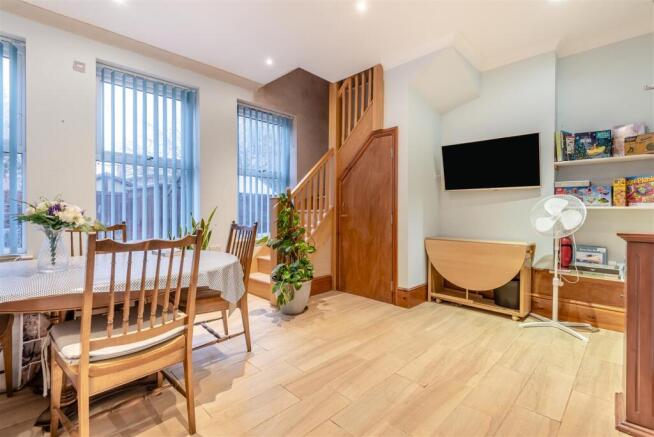 8672402-interior14.jpg