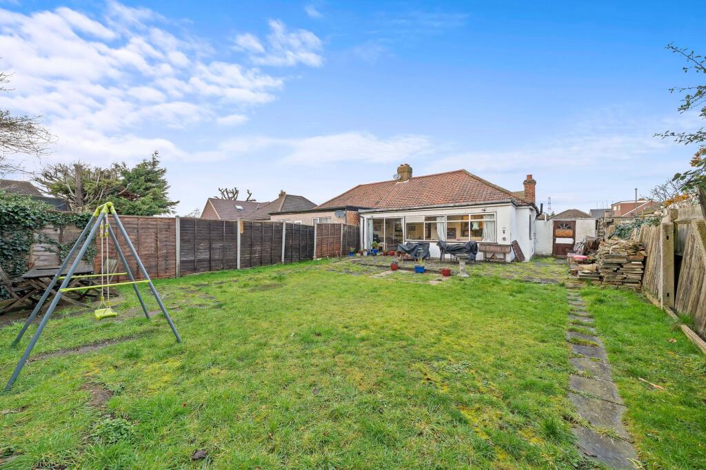 Dorchester Road, Worcester Park, KT4 photo 3