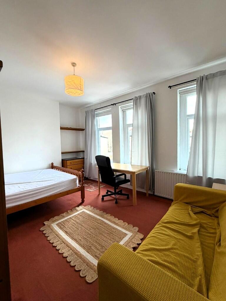 Main image of property: Mandeville Place, Cardiff(City), CF11