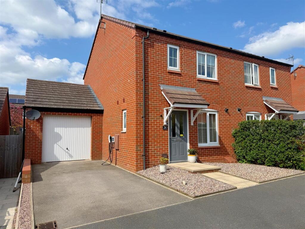 3-bed semi-detached on Chestnut Way, Bidford on Avon, £275,000