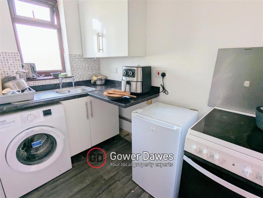 House in Tilbury, Essex - View 4