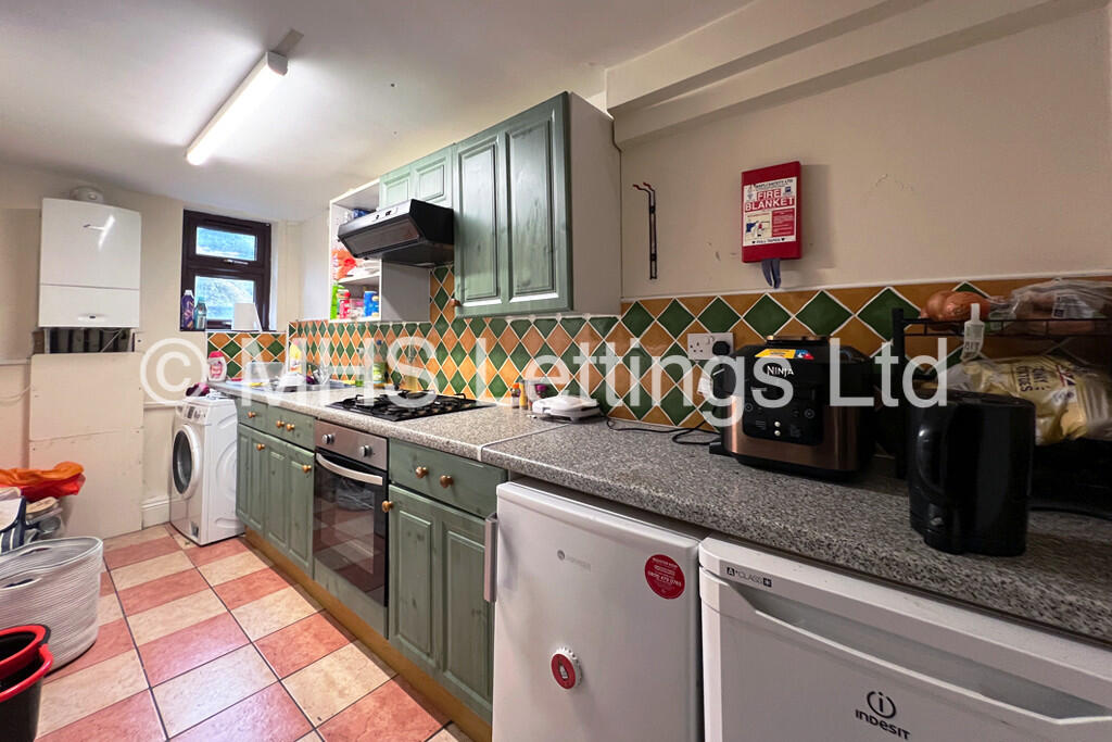 6 bedroom terraced house for rent