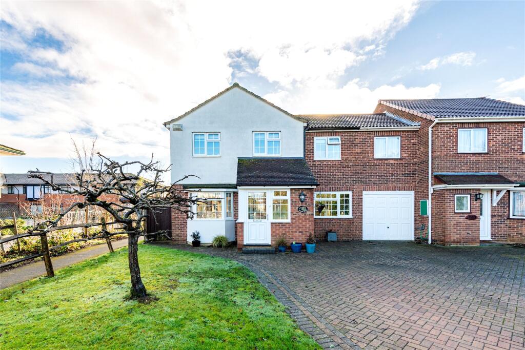 Main image of property: Thame Road, Haddenham, Aylesbury, Buckinghamshire, HP17
