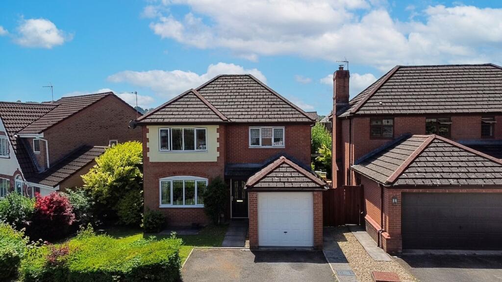 Main image of property: Clos Brenin, Brynsadler, CF72