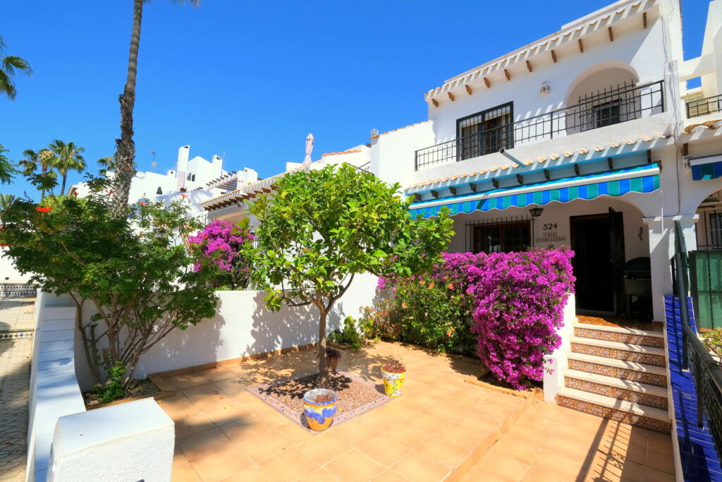 Main image of property: Valencia, Alicante, Villamartin