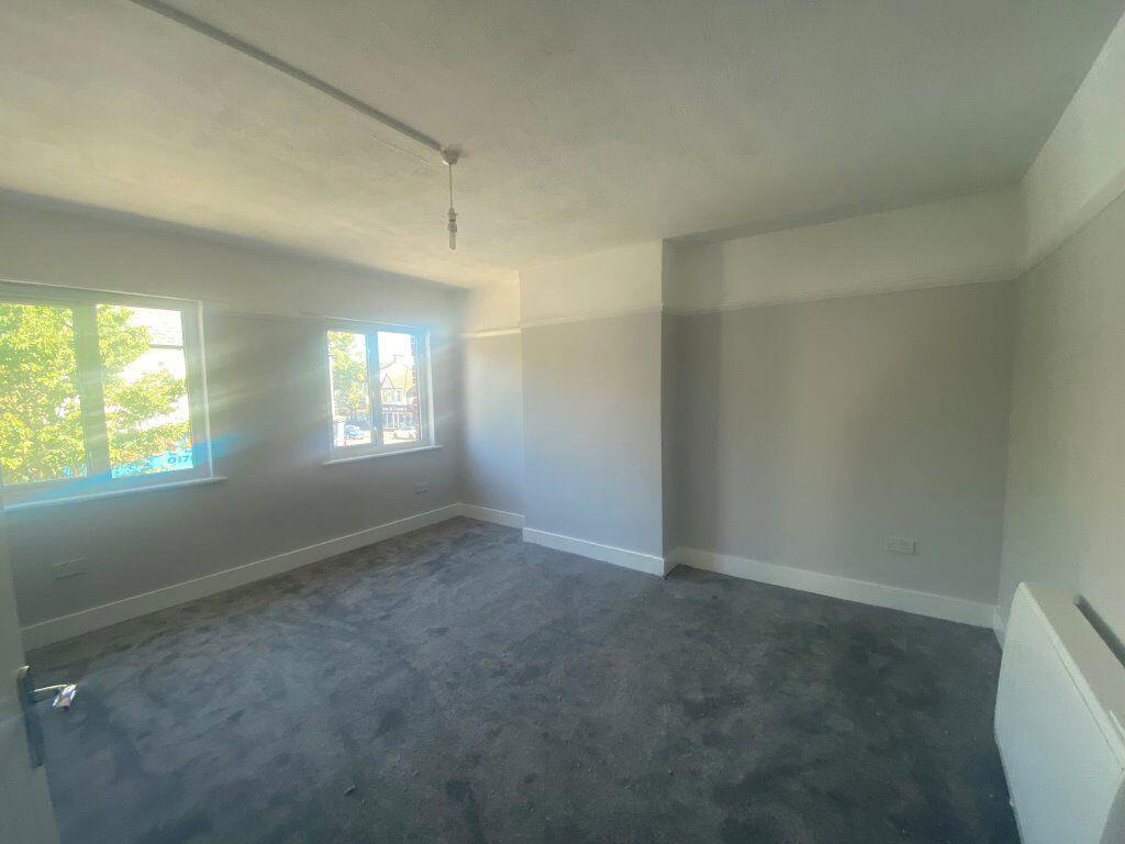 Apartment in Southend-on-Sea - View 4