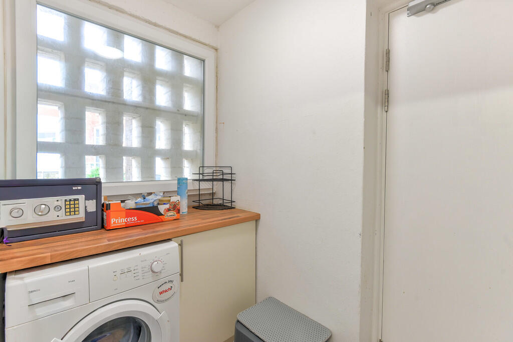 Apartment in Adur, West Sussex - More
