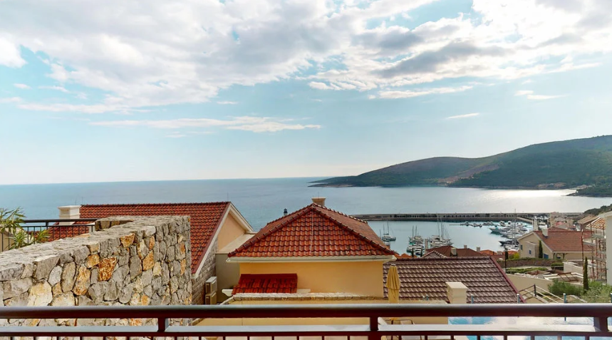 Main image of property: Lustica