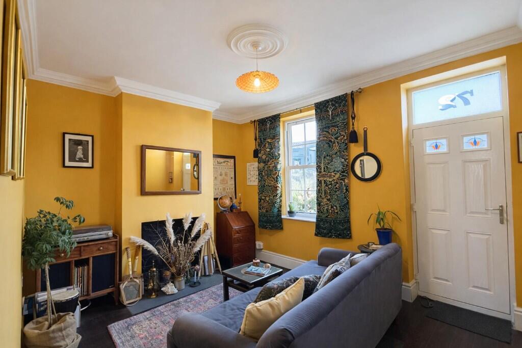 House in Leeds, Howlett Cross - View 3