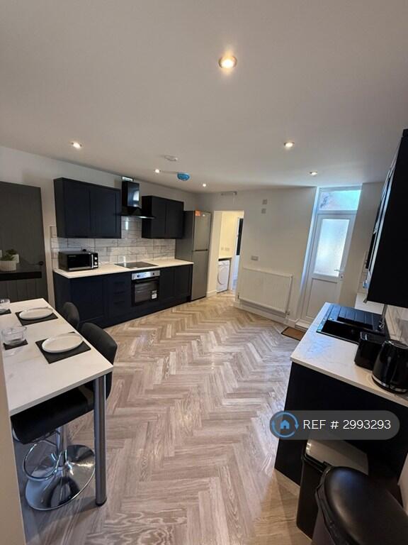 House in Stoke-on-Trent, Penkhull - View 5