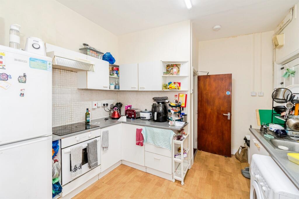 House in Southampton - More