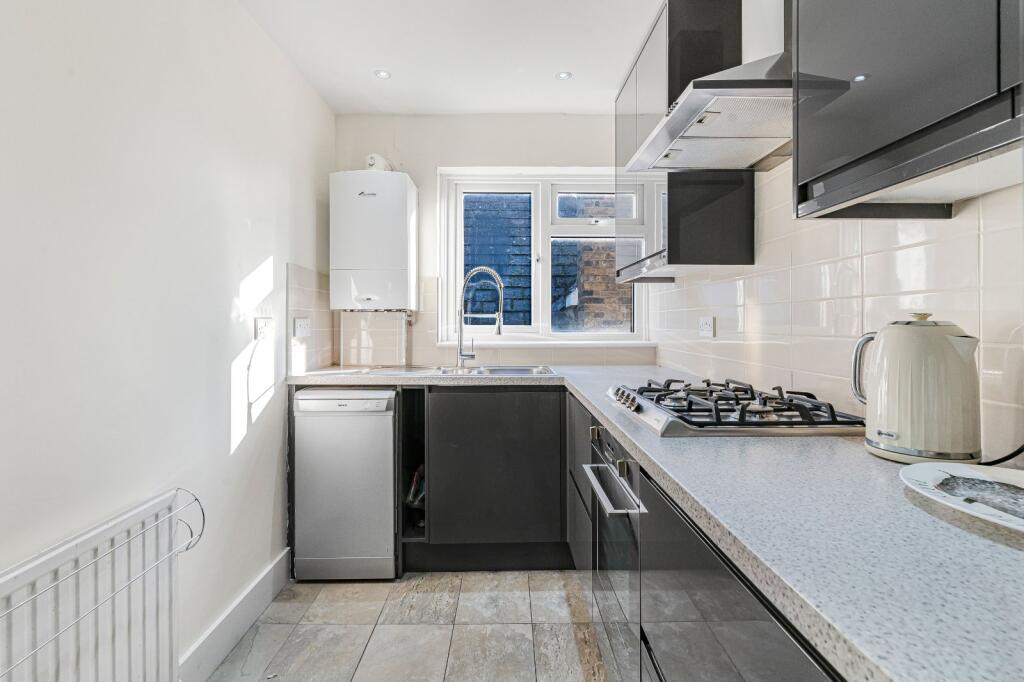 Madeley Road, London, W5 photo 4