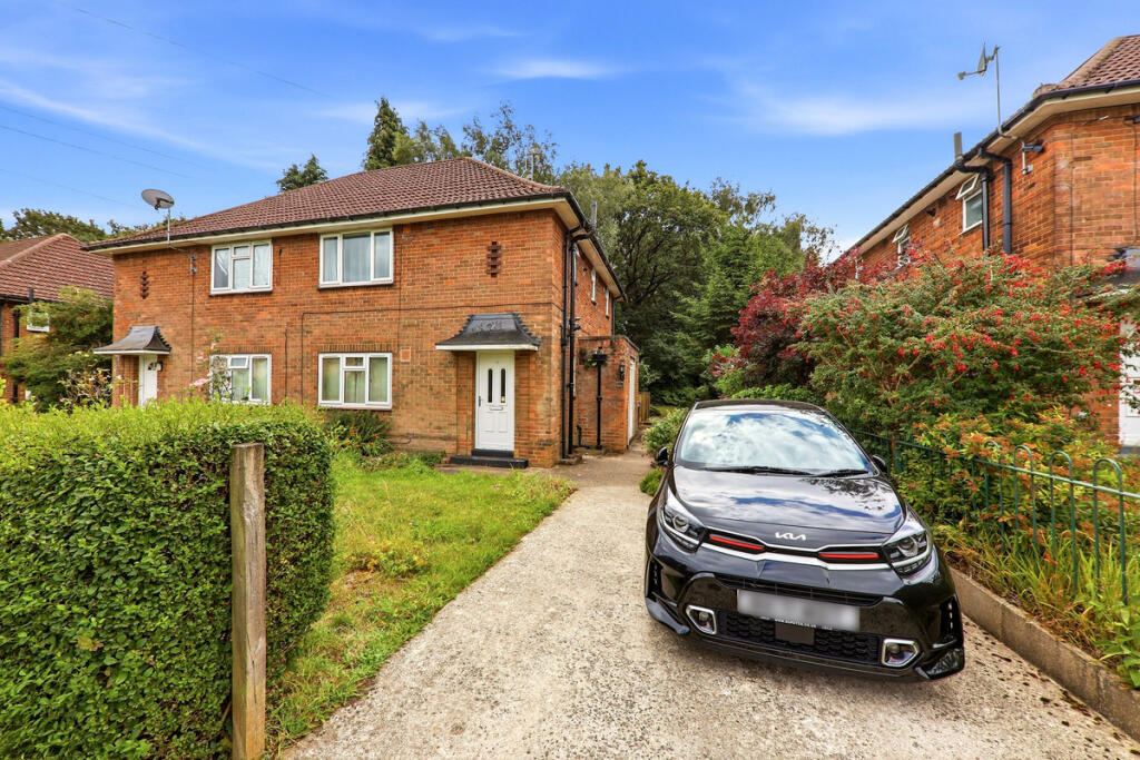 Main image of property: Laith Garth, Leeds, LS16