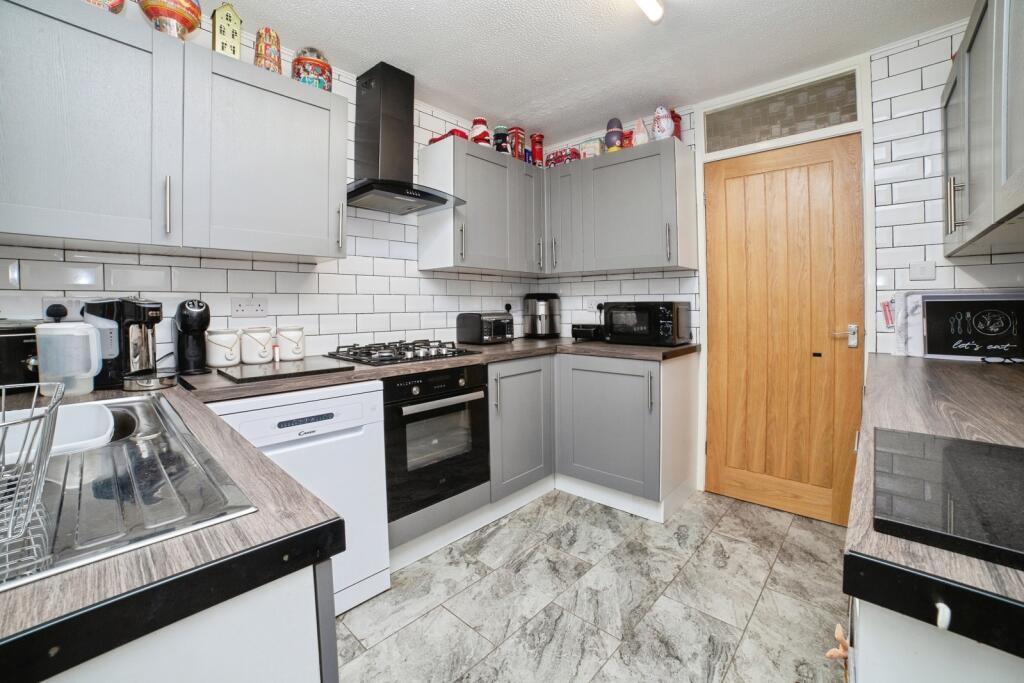 House in Ashfield, Sutton in Ashfield, Nottinghamshire - View 5