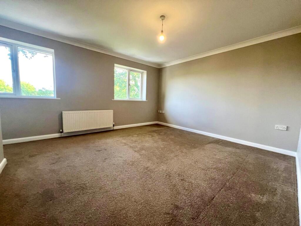 House in Southampton - More