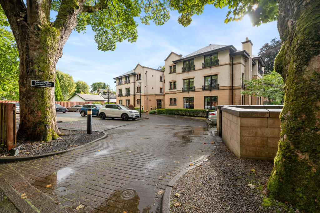 Main image of property: Flat 4, 2 West Chapelton Avenue, Bearsden, G61 2DQ