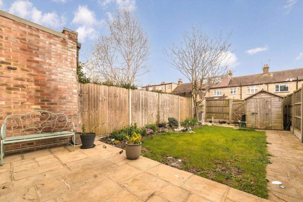 Apartment in London, Hanwell - View 5