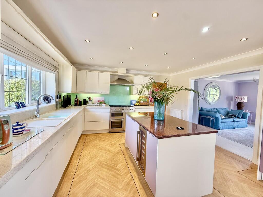 House in Bournemouth, Bournemouth, Christchurch and Poole - More