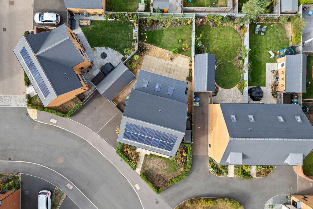 Ruby Avenue, Bishops Cleeve, Cheltenham, GL52 photo 2