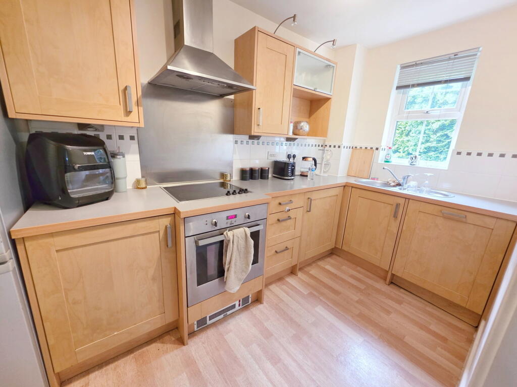 Apartment in Sheffield, Halfway - View 4