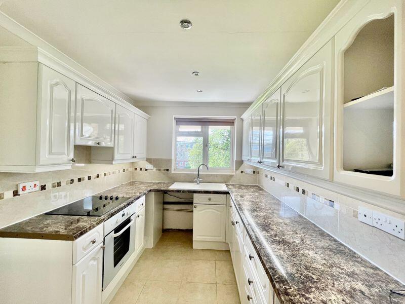 Apartment in Birmingham, Sutton Coldfield - View 3