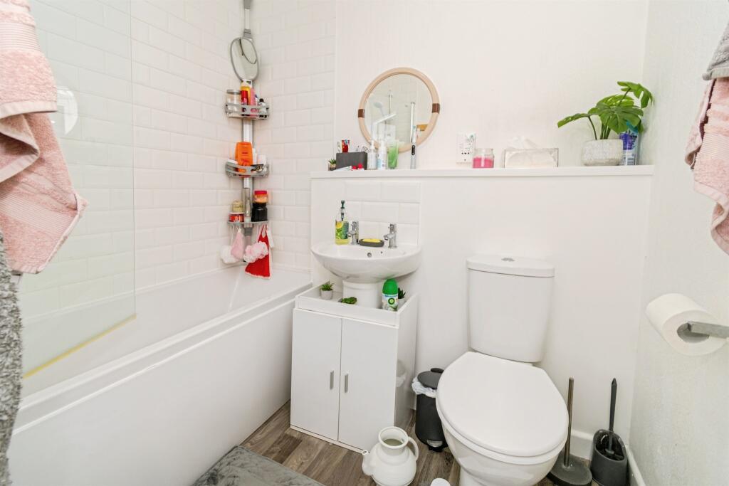 Apartment in Southampton, Freemantle - More