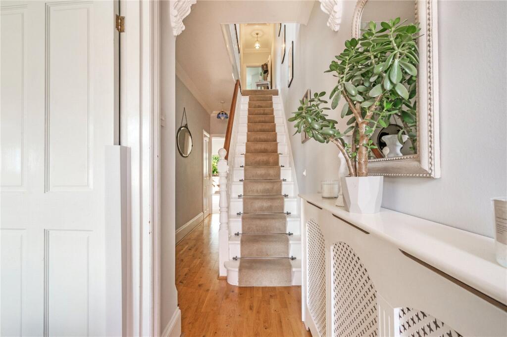 House in Tunbridge Wells, Kent - View 2