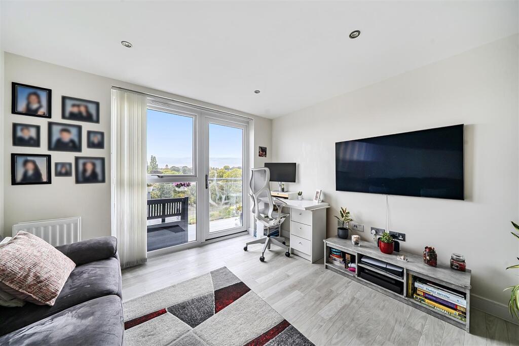 Apartment in Slough - View 3